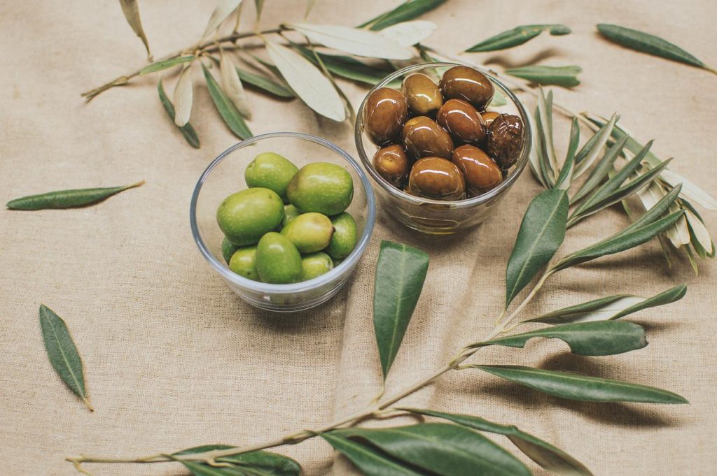 olives, green, mediterranean-4636996.jpg